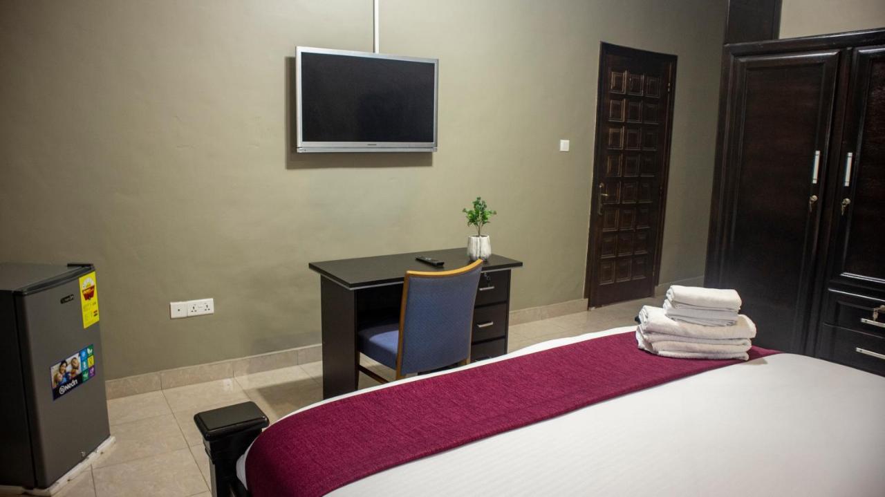 Kislas Luxury Hotel Adenta Buitenkant foto