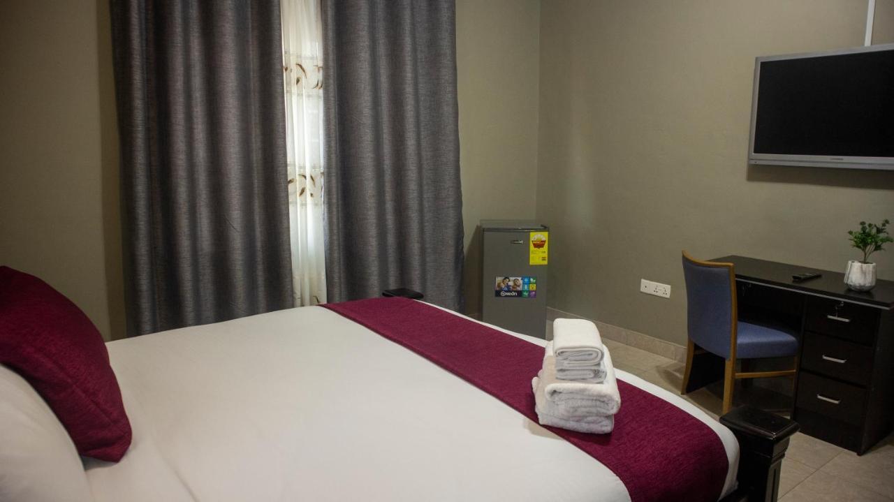 Kislas Luxury Hotel Adenta Buitenkant foto