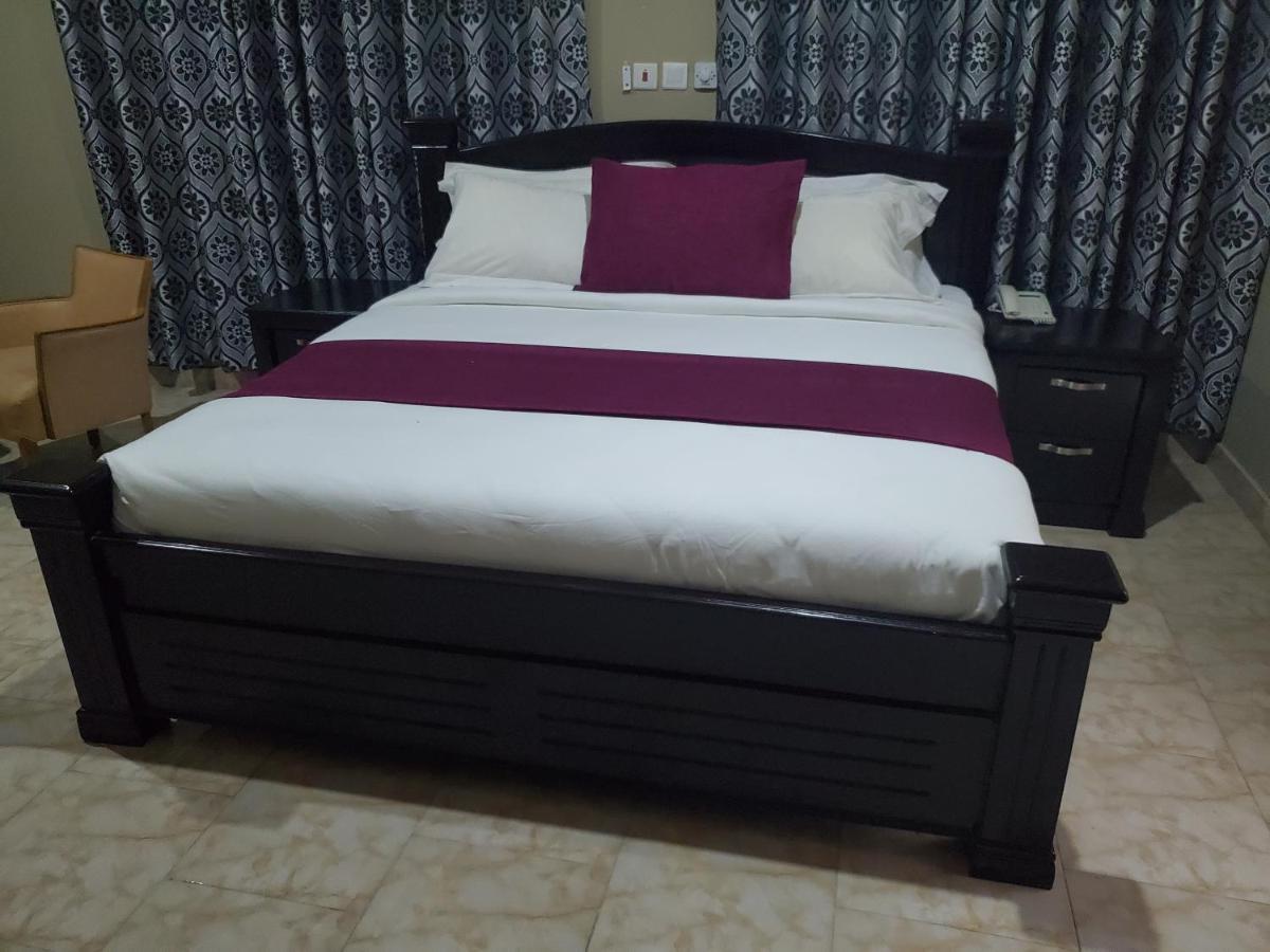 Kislas Luxury Hotel Adenta Buitenkant foto